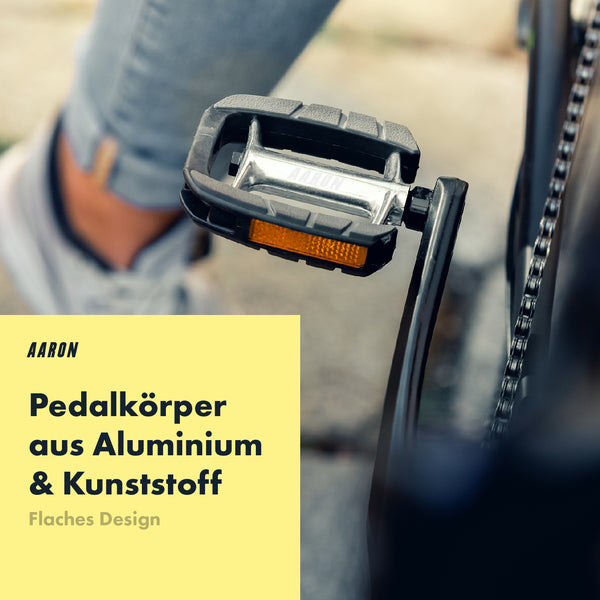 AARON City Fahrradpedale - Grau - Rutschfest mit Industrie-Kugellager und Reflektoren am Fahrrad montiert in Nahaufnahme