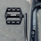 AARON Rock MTB Pedale - Schwarz, robustes Aluminium, griffige Plattform mit austauschbaren Pins für Mountainbiking.