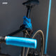 AARON Fit Fahrradgriffe - Ergonomisch - Blau am Lenker eines schwarzen Fahrrads mit Fokus auf Griffdetail.