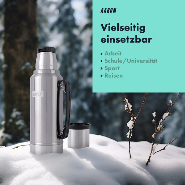 AARON Flask Thermoskanne Silber im Schnee mit Becher vielseitig für Reise, Sport, Arbeit und Alltag.