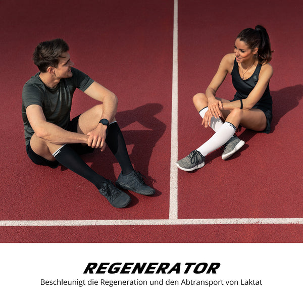 ONIC GEAR Sport Kompressionsstrümpfe - Damen & Herren - Weiß beim Sport auf dem Tennisplatz