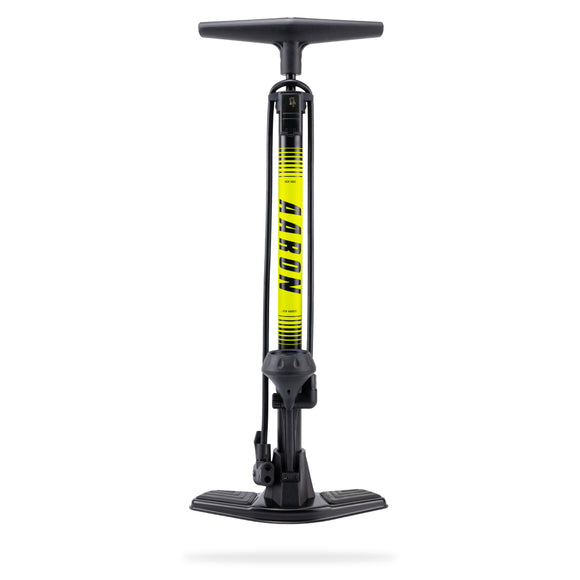 AARON Sport One 2.0 Fahrradpumpe - Gelb mit stabilem Fuß, Handgriff und universellem Ventiladapter auf weißem Hintergrund